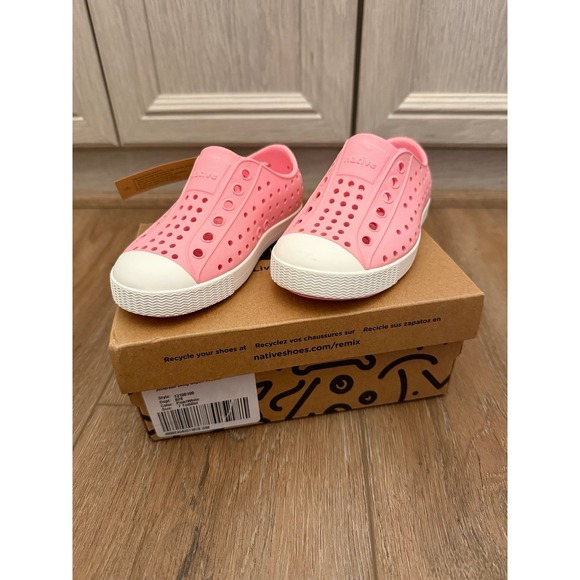 Native Other - Native Jefferson NIB Princess Pink Sz 7